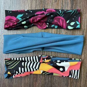 NEW Lot of 3 Cheek Boss Stretchy Headbands Twist Knot Knotted Yoga Print Solid